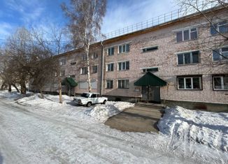 Трехкомнатная квартира на продажу, 64 м2, поселок городского типа Селенгинск, Южный микрорайон, 33