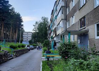 Продаю 3-ком. квартиру, 59.3 м2, поселок городского типа Черемушки, посёлок городского типа Черёмушки, 41