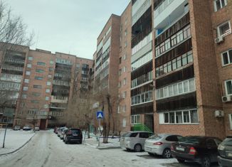 Продается 4-комнатная квартира, 74 м2, Абакан, улица Чертыгашева, 131