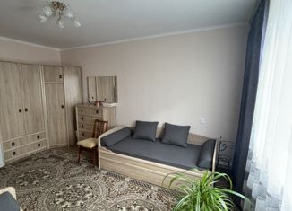 Продаю 3-ком. квартиру, 58 м2, Рыльск, улица 25 Октября, 7