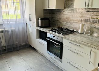 2-ком. квартира на продажу, 60 м2, посёлок Щедрино, Парковая улица, 17