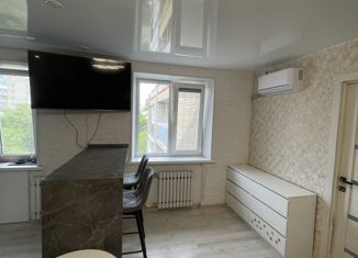 Продажа трехкомнатной квартиры, 50 м2, Большой Камень, улица Карла Маркса, 4Б