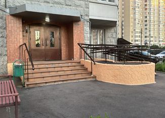 Продаю 2-комнатную квартиру, 92 м2, Москва, улица Главмосстроя, 18, улица Главмосстроя