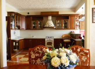 Продам пятикомнатную квартиру, 255.2 м2, Ставрополь, улица Орджоникидзе, 69, Октябрьский район