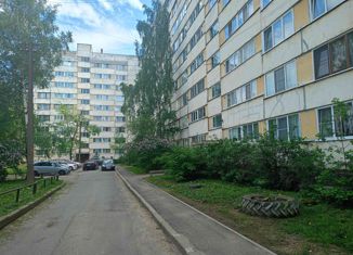 Продаю 2-ком. квартиру, 44 м2, Коммунар, Садовая улица, 10