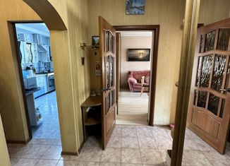 Продам 2-ком. квартиру, 61 м2, Новотроицк, улица Мичурина, 13