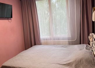 Продам 4-комнатную квартиру, 49 м2, Колпино, Пролетарская улица, 125