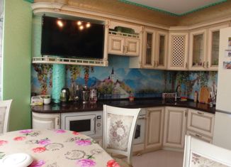 Сдаю 2-ком. квартиру, 63 м2, Москва, улица Самуила Маршака, 23к1, метро Рассказовка