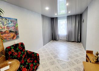 Продается двухкомнатная квартира, 45 м2, поселок городского типа Солнечный, Парковая улица, 5А