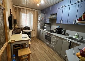 Продам 4-комнатную квартиру, 67 м2, Псковская область, Рабочая улица, 1