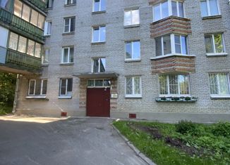 Продается 1-ком. квартира, 32.2 м2, Петергоф, Озерковая улица, 49к1