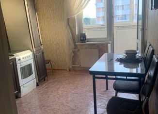 Продам 1-ком. квартиру, 37 м2, Армавир, проспект Авиаторов, 4