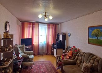 Продам 3-ком. квартиру, 62 м2, Приморско-Ахтарск, улица Комиссара Шевченко, 105