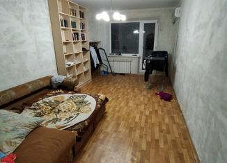 Продаю 4-ком. квартиру, 81 м2, Калмыкия, 4-й микрорайон, 43