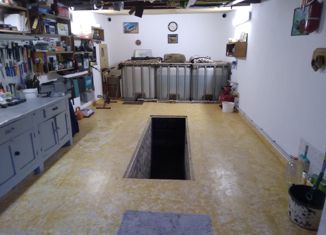 Гараж на продажу, 30 м2, посёлок городского типа Орджоникидзе, улица Ленина