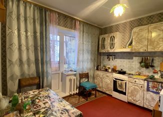 Продаю трехкомнатную квартиру, 85 м2, Саха (Якутия), улица Строителей, 3/2