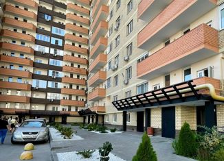 Продаю двухкомнатную квартиру, 57.1 м2, Астрахань, улица Трофимова, 6