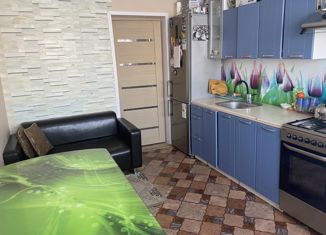 Продам трехкомнатную квартиру, 83.2 м2, село Киясово, улица Энергетиков, 12