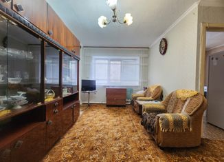 Продается 2-комнатная квартира, 43.8 м2, Азнакаево, улица Ленина, 42
