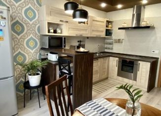 Продаю 3-ком. квартиру, 80 м2, Краснодар, улица Петра Метальникова, 28, микрорайон имени Евгении Жигуленко