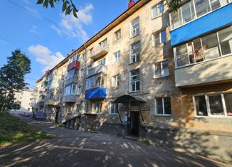 Продаю 3-ком. квартиру, 56 м2, Кемеровская область, Дорожная улица, 17