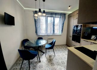 Продажа 3-комнатной квартиры, 75 м2, Москва, Новощукинская улица, 8, метро Щукинская