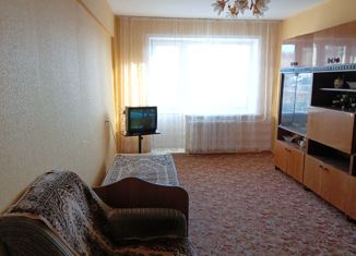 Сдается трехкомнатная квартира, 64 м2, Ачинск, улица Кравченко, 1