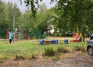 Трехкомнатная квартира на продажу, 54 м2, Ижевск, Молодёжная улица, 10, жилой район Аэропорт