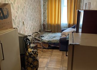 Продается 3-комнатная квартира, 58 м2, Боровичи, проезд Титова, 1