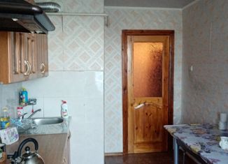 Продам 3-комнатную квартиру, 61.6 м2, рабочий посёлок Кормиловка, Советская улица, 111