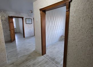 Продаю 4-комнатную квартиру, 60 м2, Новочебоксарск, Советская улица, 11