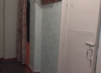 Продам 2-ком. квартиру, 46 м2, поселок городского типа Мирный, улица Строителей, 2