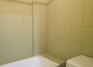 Продаю 2-ком. квартиру, 58 м2, Абинск, улица Горького, 26