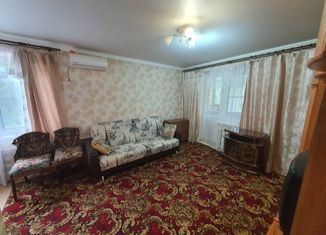 Продается однокомнатная квартира, 35 м2, Батайск, улица Залесье, 3