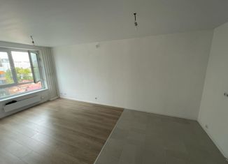 Продаю 2-ком. квартиру, 58 м2, Москва, Лобненская улица, 13к1, станция Марк