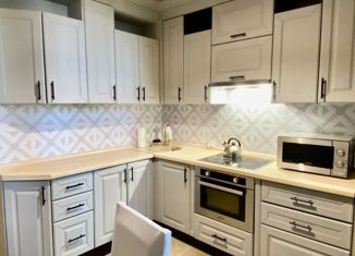 Продам однокомнатную квартиру, 39 м2, Гатчина, Рощинская улица, 1А