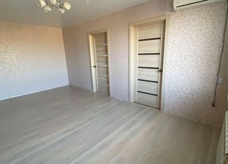 4-ком. квартира на продажу, 60 м2, рабочий посёлок Солнечный, улица Строителей, 39