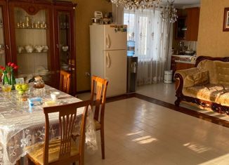 Продаю четырехкомнатную квартиру, 80.7 м2, Грозный, улица А.Д. Дукуева, 115