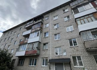 Продажа 2-комнатной квартиры, 43.8 м2, Березники, улица Черняховского, 55