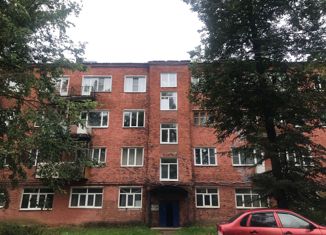 Трехкомнатная квартира на продажу, 63.9 м2, рабочий посёлок Константиновский, улица Победы, 4