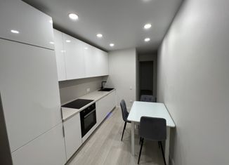 Продается 3-комнатная квартира, 61.7 м2, Устюжна, улица Строителей, 16