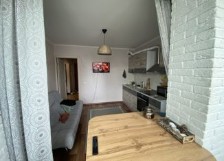 Продаю однокомнатную квартиру, 43 м2, Тюменская область, улица Ивана Словцова, 19