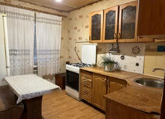 Продам трехкомнатную квартиру, 65 м2, Шебекино, улица Петровского, 48