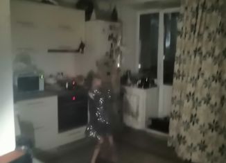 Продам 1-комнатную квартиру, 43 м2, поселок городского типа Емельяново, Урожайная улица, 5