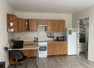 Продаю 2-ком. квартиру, 44.3 м2, Артём, Московская улица, 10