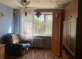 Продается трехкомнатная квартира, 62 м2, Екатеринбург, улица Молодёжи, 80, улица Молодёжи