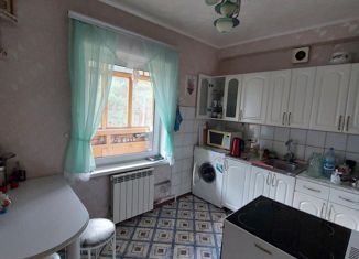 Продаю трехкомнатную квартиру, 60 м2, поселок городского типа Черемушки, посёлок городского типа Черёмушки, 41