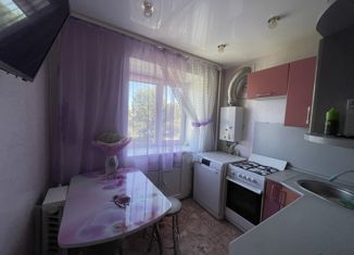 Продаю 3-комнатную квартиру, 58 м2, Кировград, Кировградская улица, 48