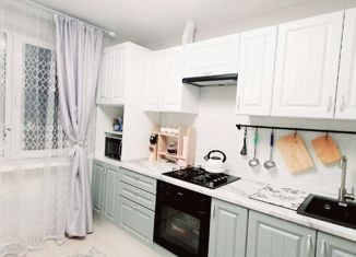 Продается двухкомнатная квартира, 58.8 м2, поселок городского типа Новомихайловский, 2-й микрорайон, 9