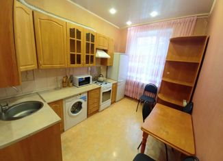 Двухкомнатная квартира в аренду, 56 м2, Мурманск, улица Воровского, 17
